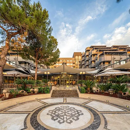 Balmy Foresta Complex